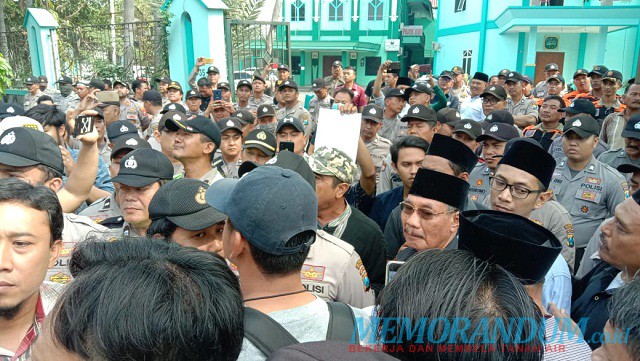 Eksekusi Astranawa Ricuh, Pendukung Cak Anam dan Polisi Saling Dorong