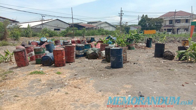 Ratusan Drum Minyak Mentah Ditimbun di Fasum Bikin Warga Kutisari Indah Resah